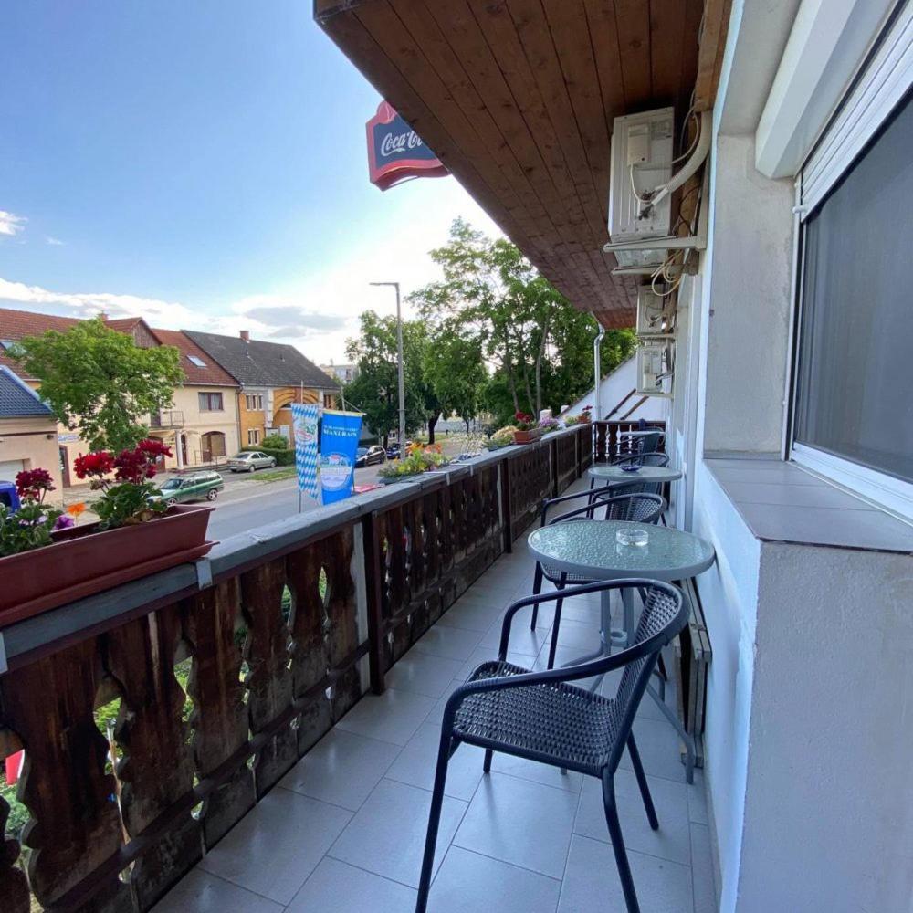 Lenzl'S Panzio Bed & Breakfast Szigetvar Luaran gambar
