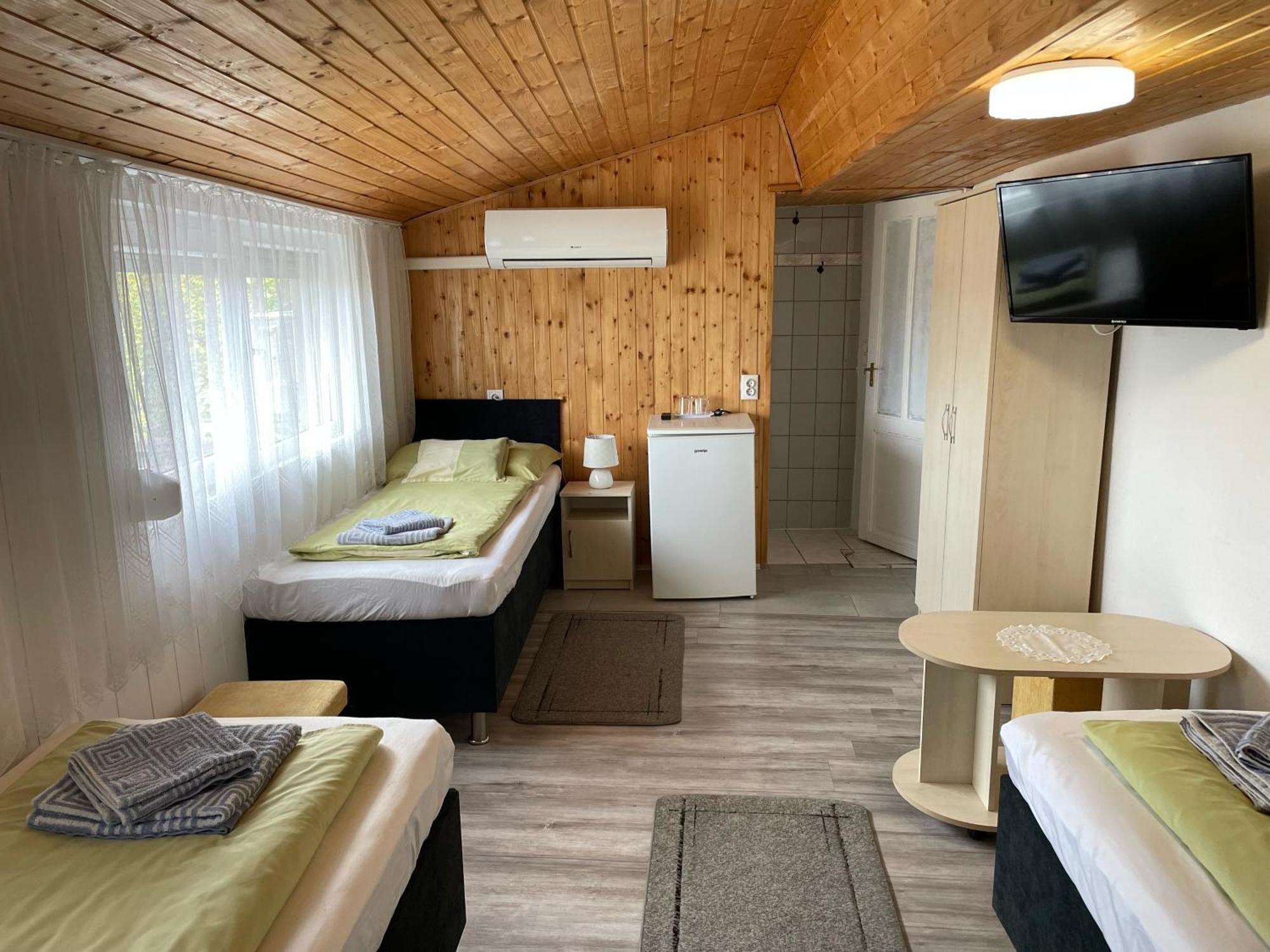 Lenzl'S Panzio Bed & Breakfast Szigetvar Luaran gambar