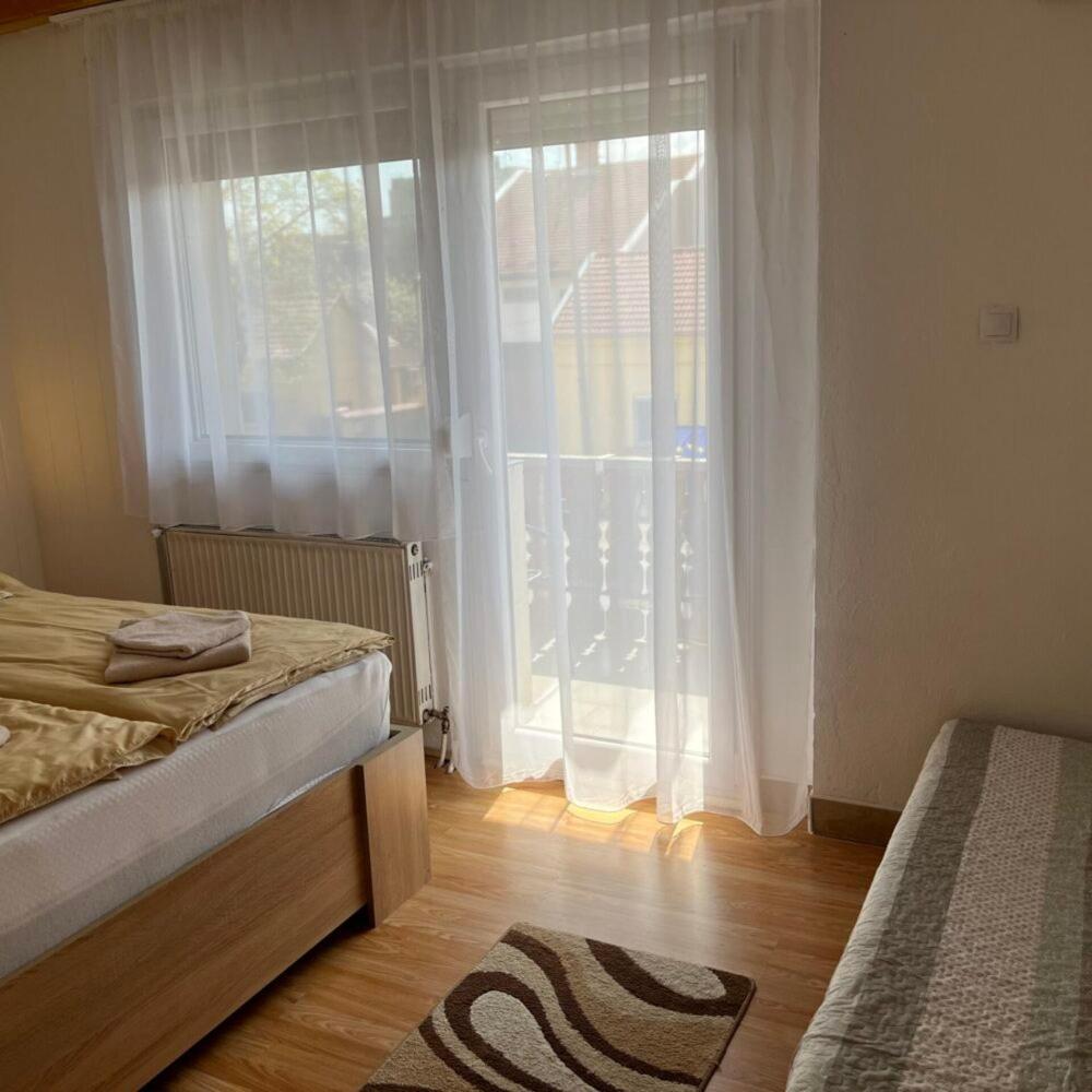 Lenzl'S Panzio Bed & Breakfast Szigetvar Luaran gambar