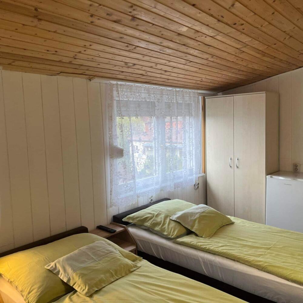 Lenzl'S Panzio Bed & Breakfast Szigetvar Luaran gambar