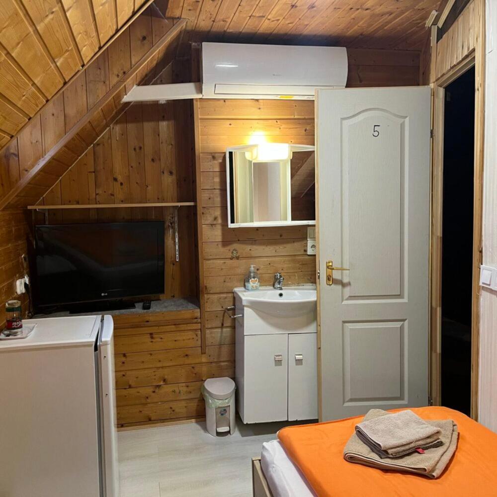Lenzl'S Panzio Bed & Breakfast Szigetvar Luaran gambar
