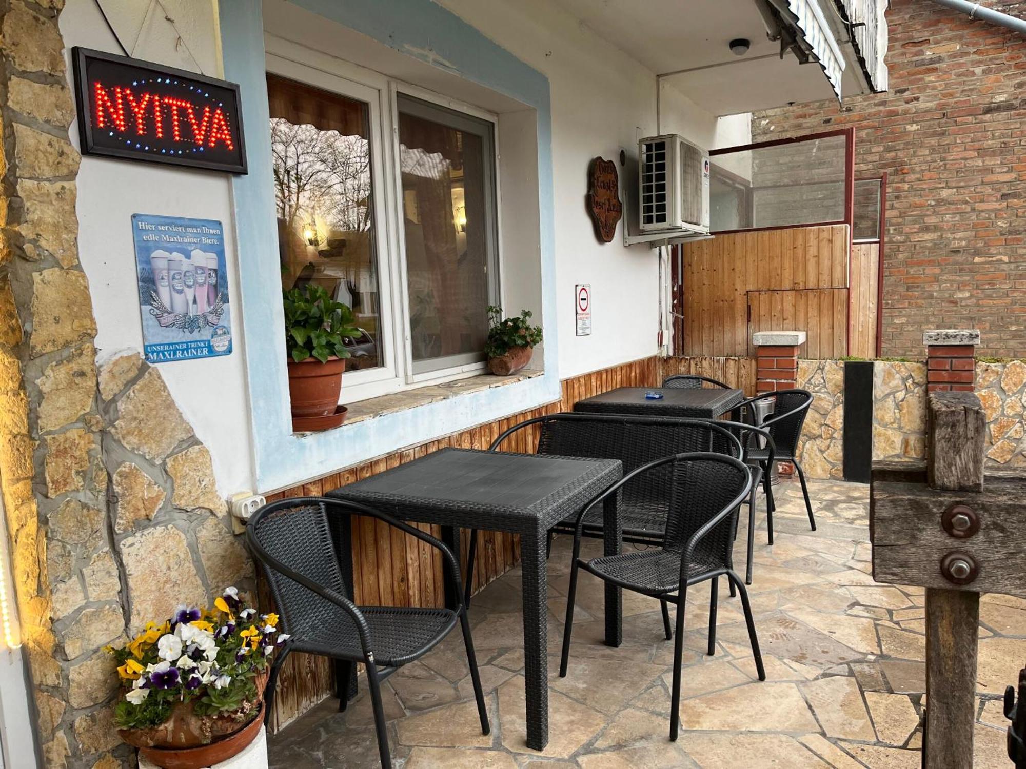 Lenzl'S Panzio Bed & Breakfast Szigetvar Luaran gambar